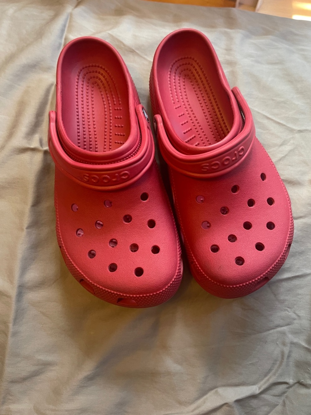 CROCS Classic Clog in Red with Pivot Strap
